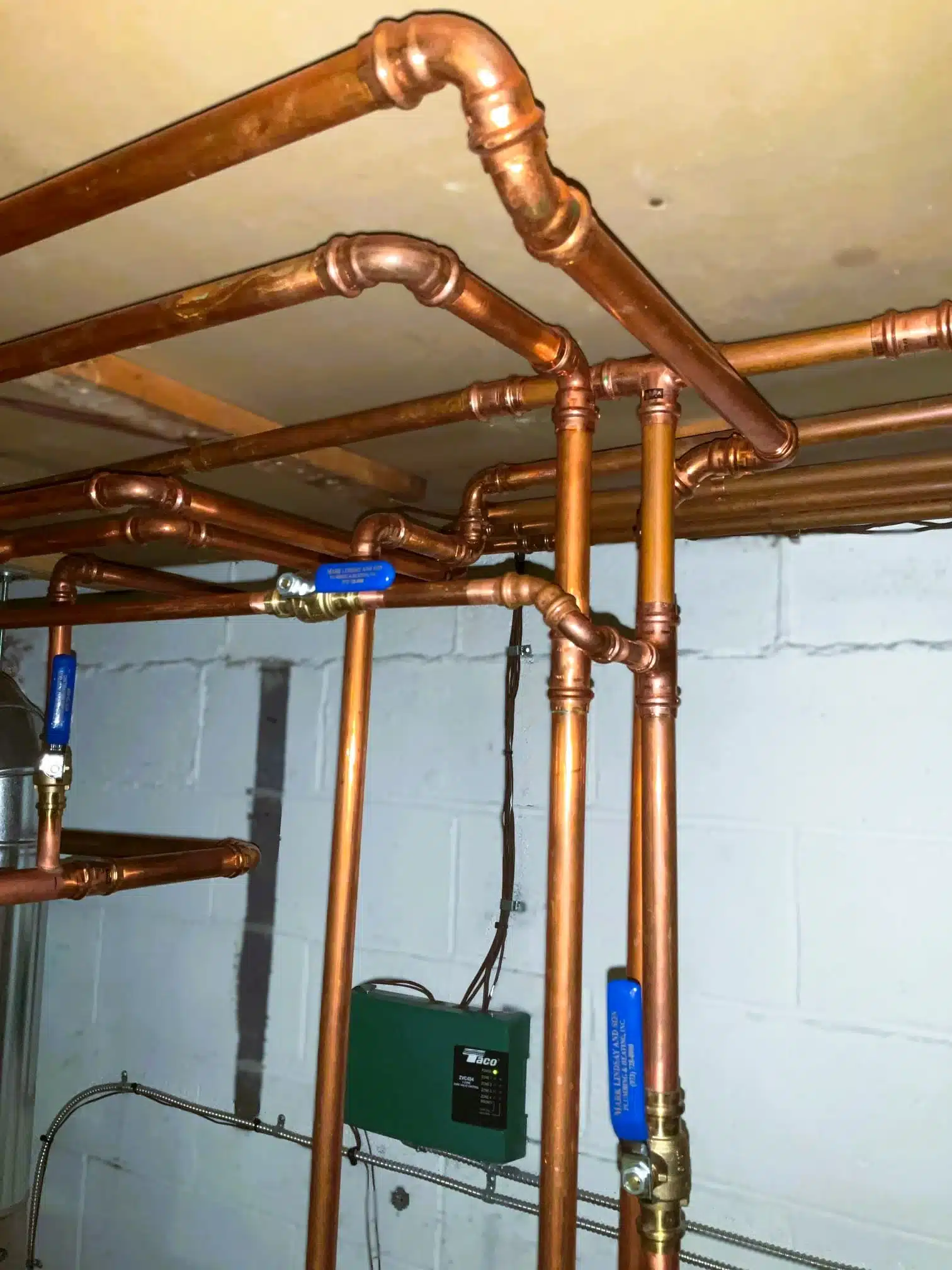 https://www.marklindsayplumbing.com/wp-content/uploads/copper-plumbing-pipes.webp