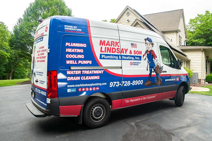 https://www.marklindsayplumbing.com/wp-content/uploads/mark_lindsay_truck3.jpg