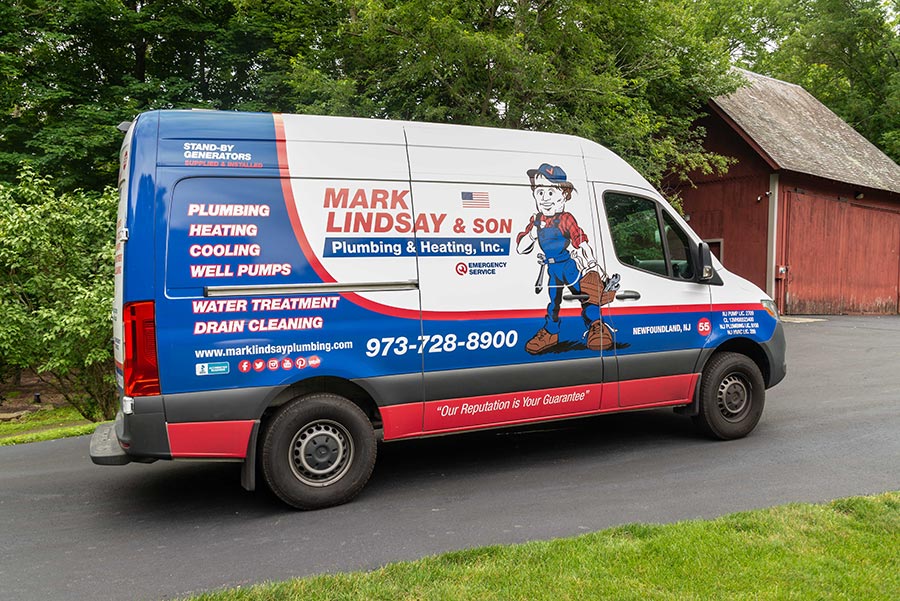 https://www.marklindsayplumbing.com/wp-content/uploads/mark_lindsay_truck4-1.jpg