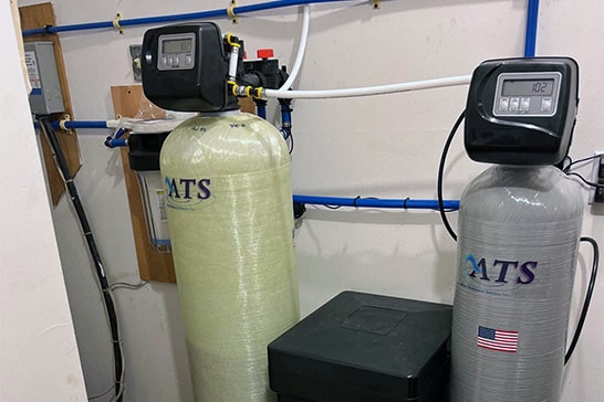 https://www.marklindsayplumbing.com/wp-content/uploads/water-softener-install-1.jpg